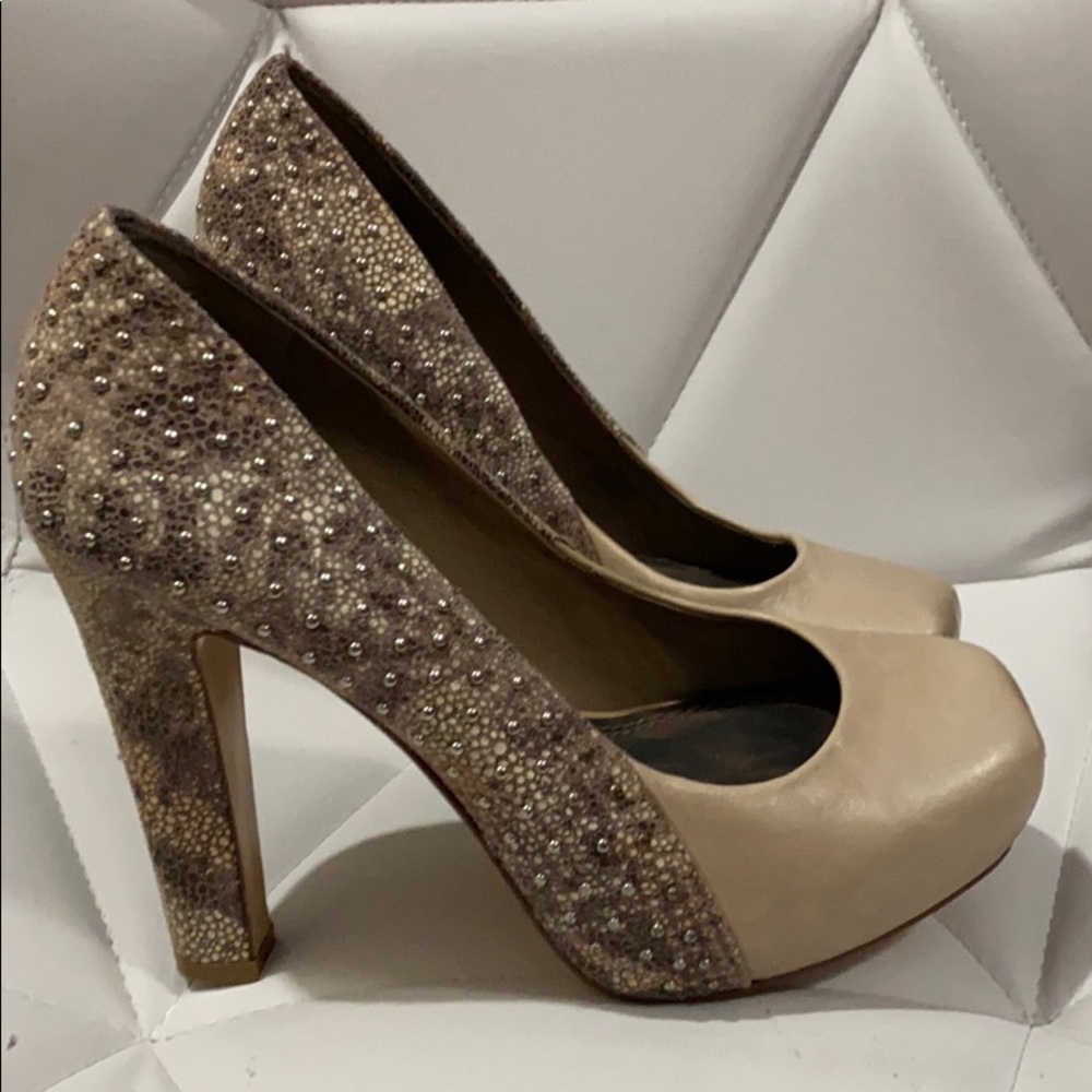 Gianni Bini Tan Snakeskin Heels